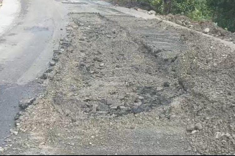 Belum Sebulan, Jalan Nasional Seharga Rp 18 Miliar di Nagekeo, NTT Sudah Rusak