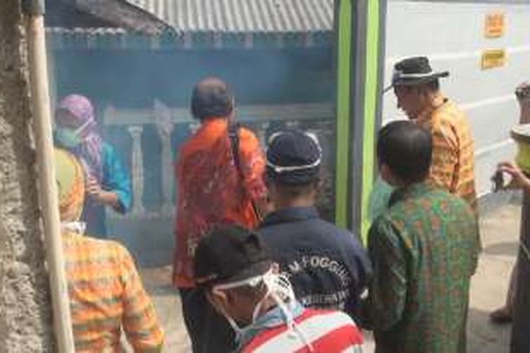 cerah  penyebaran virus dbd dan zika penjabat bupati ogan ilir  turun tangan laukan pengasapan..