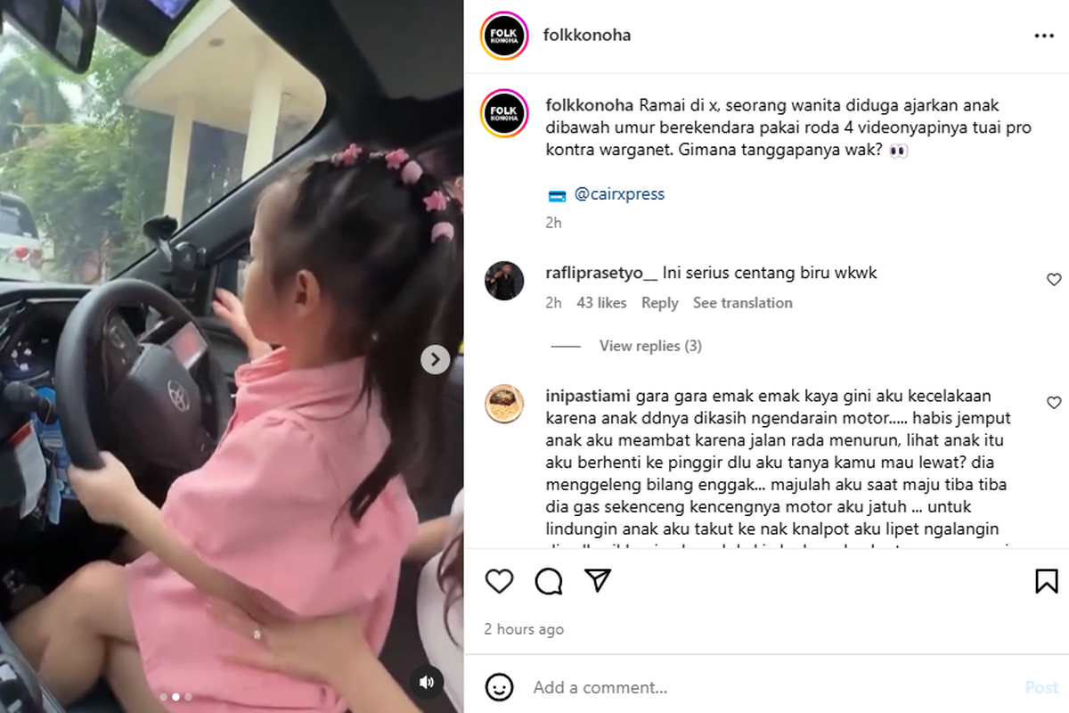 Video seorang ibu mengajari anaknya nyetir mobil di kompleks rumahnya.