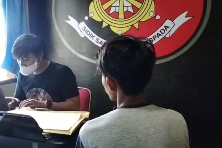 Setelah sempat melarikan diri F (29) pelaku pemerkosa anak tirinya IT (14) yang masih berstatus pelajar di Kecamatan Telluwanua, Kota Palopo, Sulawesi Selatan berhasil diamankan, Rabu (05/1/2022)