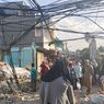 Kecamatan Johar Baru Kerahkan Petugas Gabungan Bersihkan Puing Reruntuhan Bangunan Semipermanen