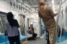 Viral, Penumpang Makan Lesehan hingga Bergelantungan di MRT Jakarta