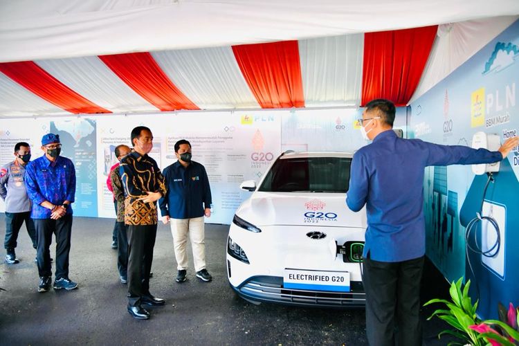 Peresmian Stasiun Pengisian Kendaraan Listrik Umun (SPKLU) Ultra Fast Charging oleh Presiden Jokowi Jumat (25/3/2022)