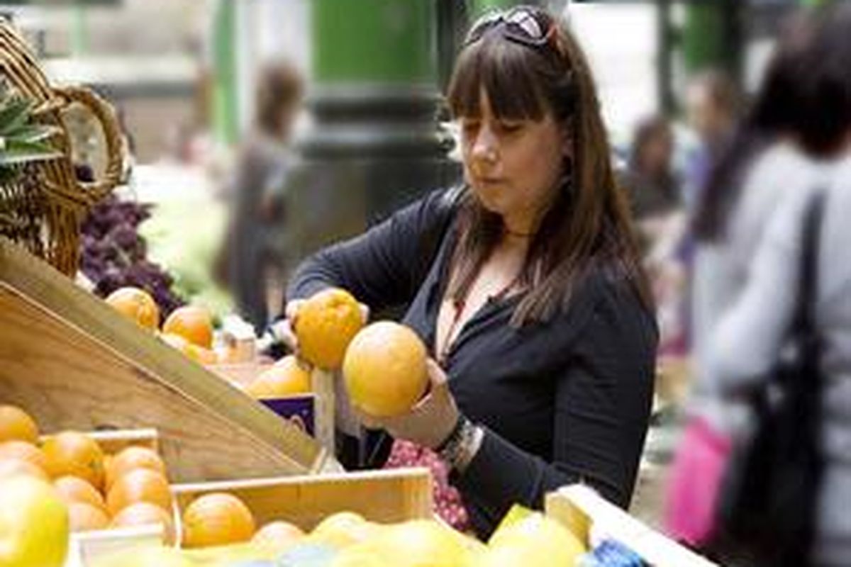 Bijak saat belanja, hemat anggaran rumah tangga. 