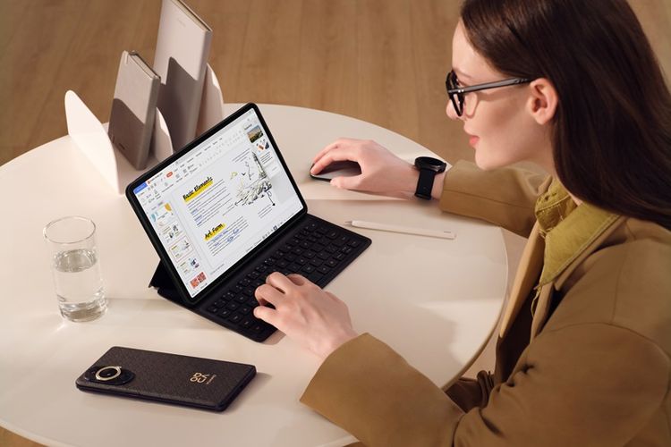 Huawei MatePad 11.5 PaperMatte Edition cocok sebagai perangkat pendukung saat bekerja di kantor.