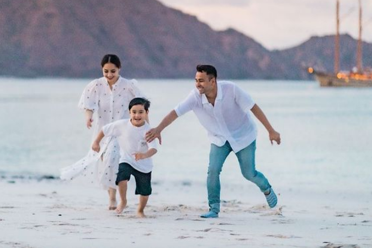 Raffi dan Nagita bersama Rafathar