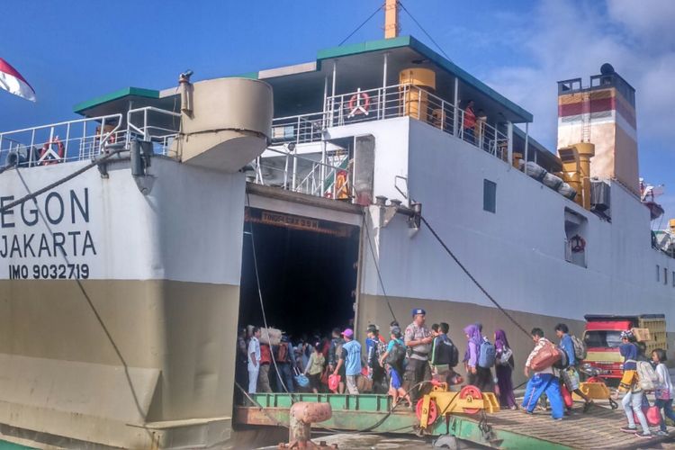 Pemudik terakhir ke Semarang dari Pelabuhan Kumai, Kalimantan Tengah, Jumat (30/6/2017) siang