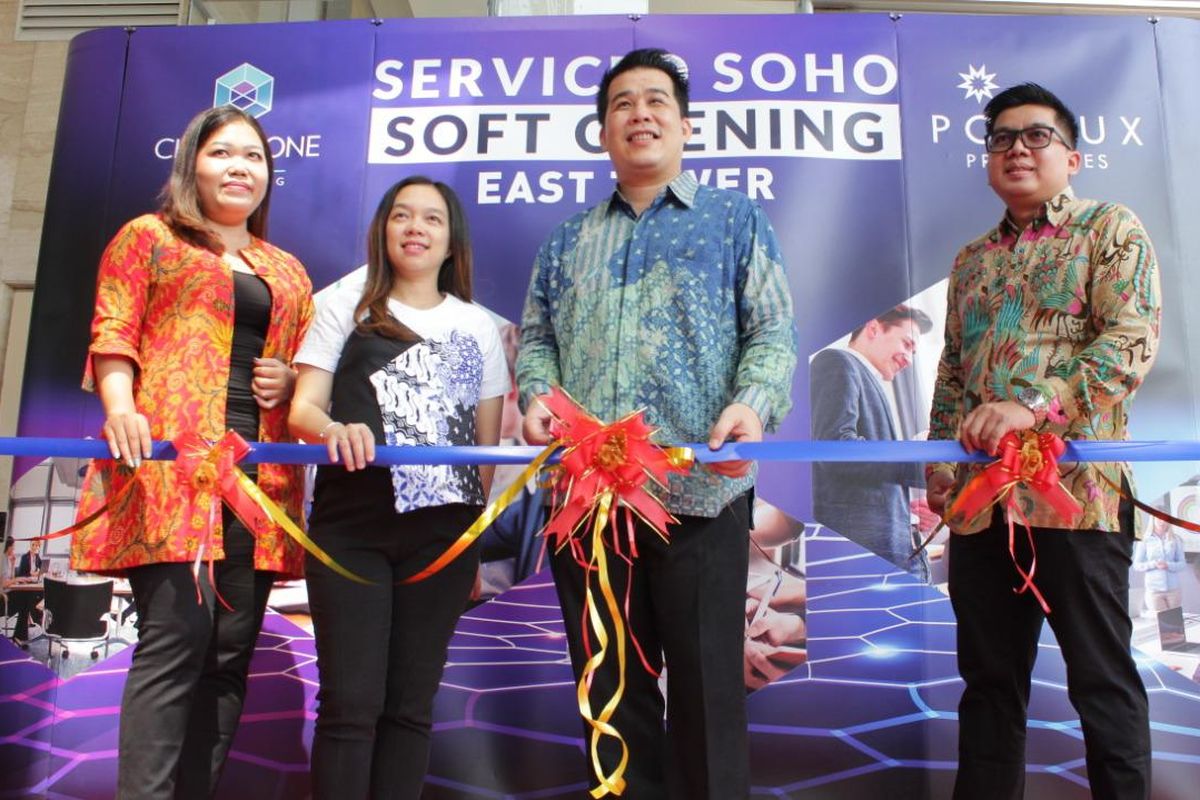 Prosesi pemotongan pita peresmian oleh perwakilan PT Pollux Aditama Kencana dalam acara Soft Opening Serviced SOHO East Tower kawasan mega superblok Pollux Chadstone Cikarang, Jawa Barat, Senin (08/06/2020) 