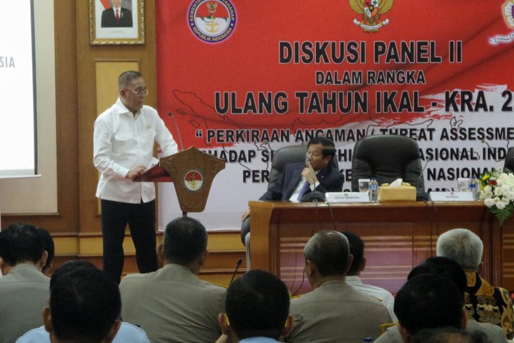 Menteri Pertahanan Ryamizard Ryacudu saat berbicara dalam diskusi panel terkait ketahanan nasional di gedung Urip Sumoharjo, Kementerian Pertahanan, Jakarta Pusat, Rabu (24/5/2017).