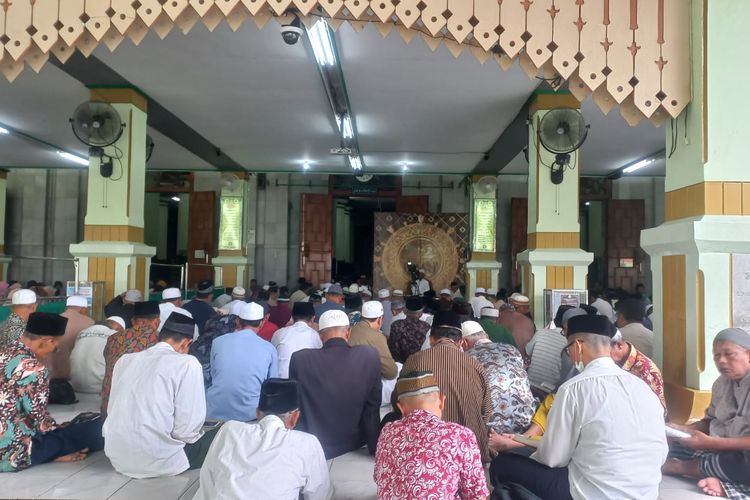 Suasana ngaji tafsir fadhilah Al-Quran di Masjid Agung Semarang, Rabu (13/3/2024).