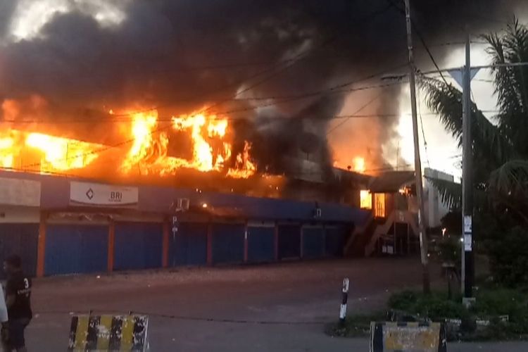 Kebakaran yang terjadi di Pasar Tingkat Sanggeng, Kelurahan Sanggeng, Distrik Manokwari Barat, Kabupaten Manokwari, Papua Barat, Rabu (11/4/2018) sekitar pukul 05.00 WIT.