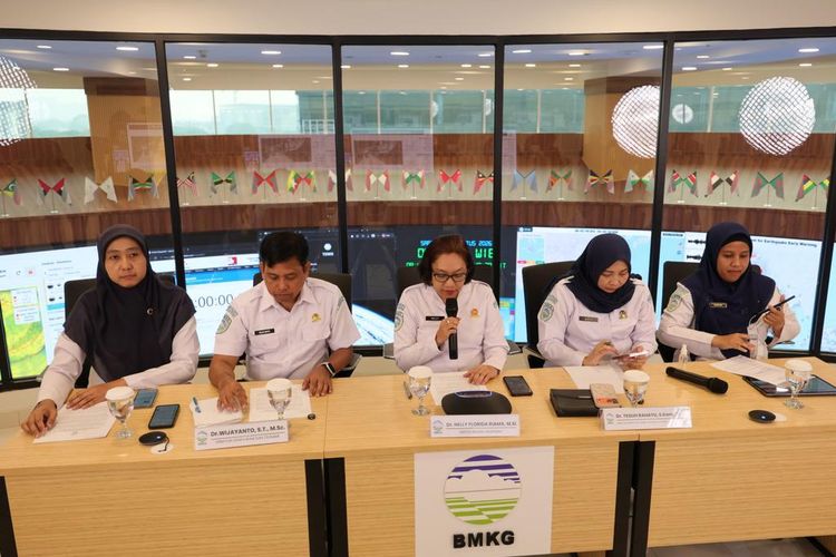 Beredar Isu Gempa Susulan Besar Malam Ini di Sikka, BMKG: Hoax