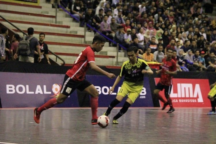 Institut Keguruan dan Ilmu Pendidikan Persatuan Guru Republik Indonesia (IKIP PGRI) Pontianak melangkah ke final LIMA Futsal: Bolalob.com Kalimantan Conference 2018. 