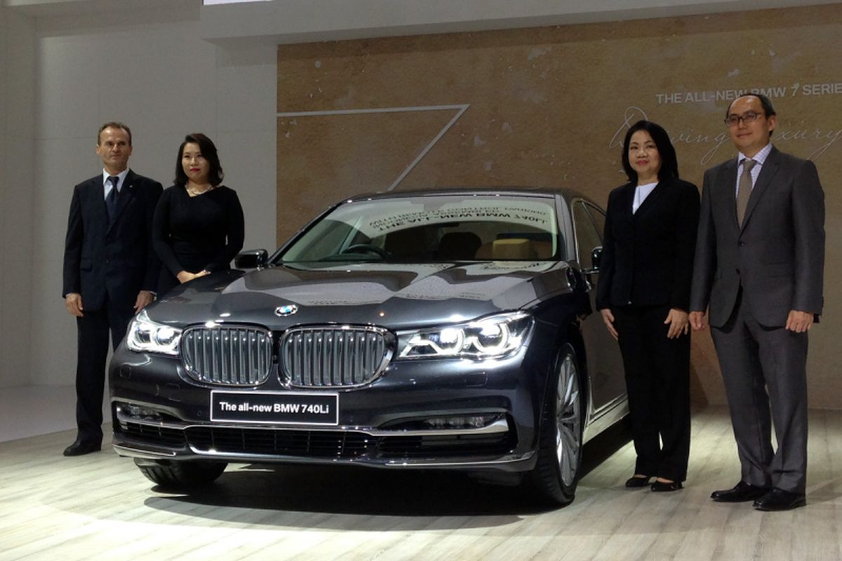 BMW Indonesia meluncurkan Seri 7 rakitan lokal di IIMS, Kamis (27/4/2017).