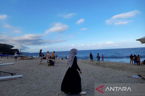 Libur Idul Adha 2023, Wisatawan Kunjungi Bukit Asah dan Pantai Virgin di Bali