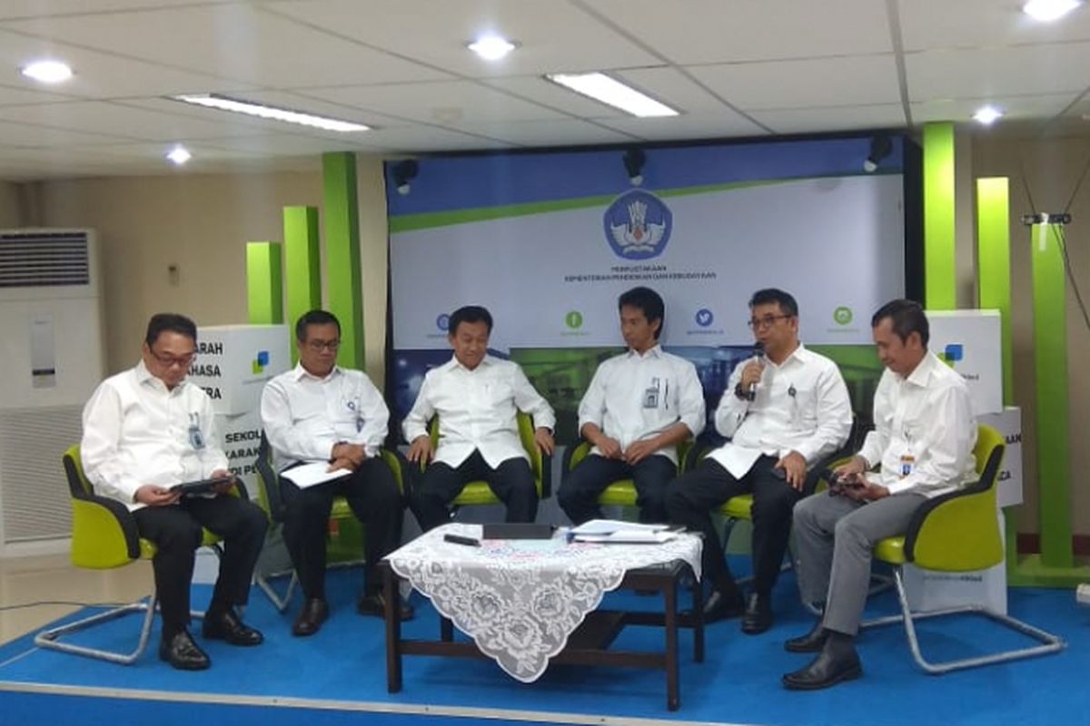 Pengumuman dan evaluasi hasil UN untuk jenjang SMP dan sederajat serta kesetaraan di Gedung Kemendikbud (28/5/2018)