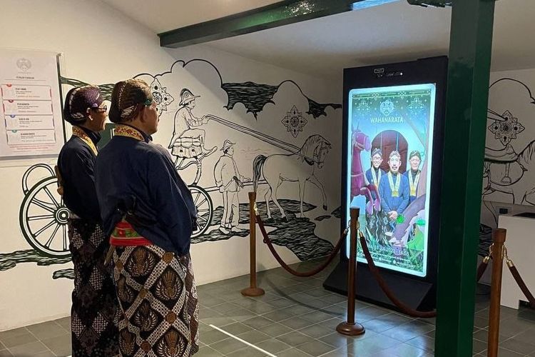  Museum Kereta Karaton Yogyakarta yang baru dibuka kembali pada Selasa (18/7/2023) dengan fasilitas teknologi virtual. 