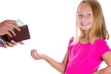 Bagaimana Tentukan Besaran Uang Saku yang Sesuai untuk Anak?