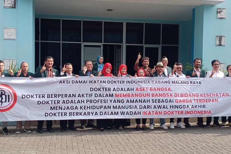 Pertemuan antar beberapa anggota IDI Malang Raya menolak RUU Kesehatan pada hari ini, Senin (8/5/2023) di Kota Malang, Jawa Timur. 