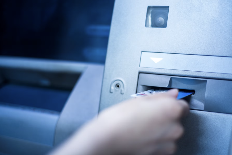 ilustrasi cara bayar tagihan IndiHome lewat ATM.