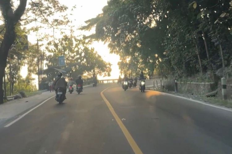 Kronologi Tronton Batu Putih Terguling yang Bikin Jalur Jogja-Wonosari Macet