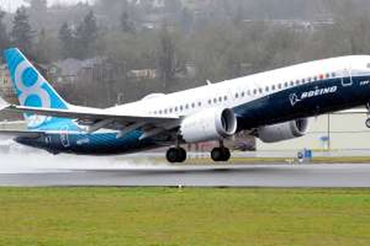 B737MAX terbang perdana dari pabrik Boeing di Renton, Washington, AS, Jumat (29/1/2016).