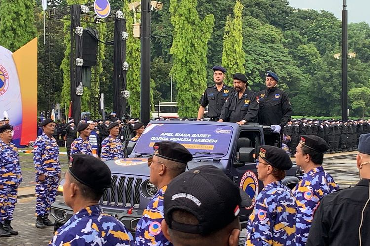 Ketum Partai Nasdem Surya Paloh memimpin apel siaga di Parkir Timur Senayan, Rabu (15/6/2022). 