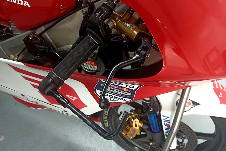 Motor balap Honda NSF250R yang dipakai pada ajang balap Idemitsu Asia Talent Cup (IATC) 2021