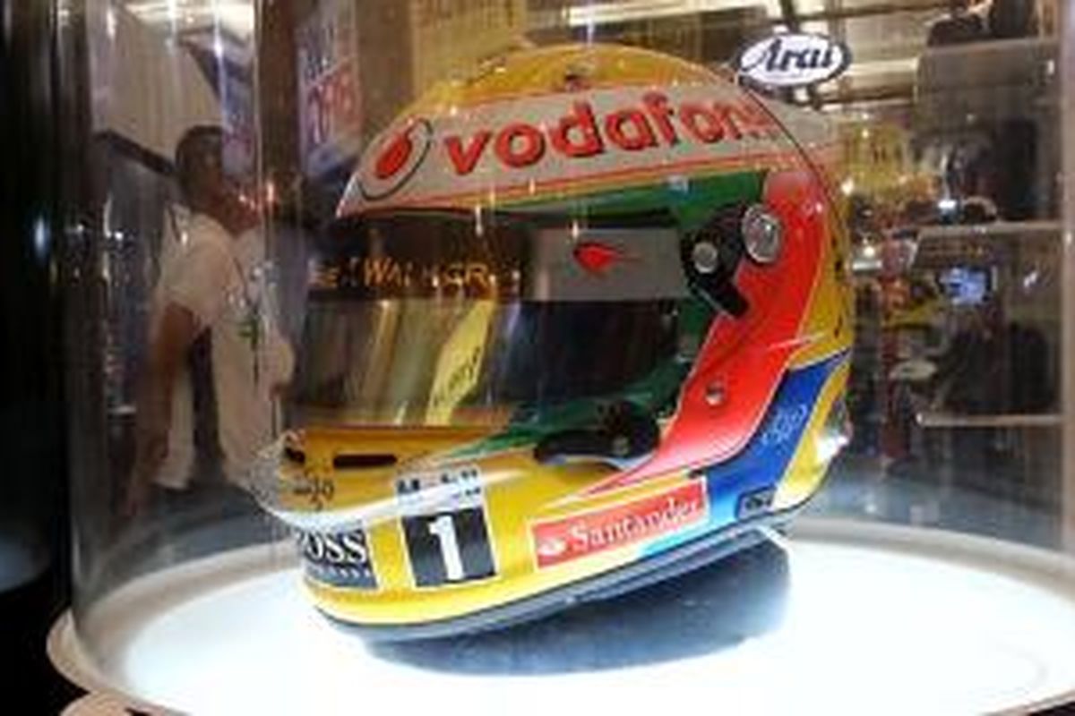 Helm milik Lewis Hamilton