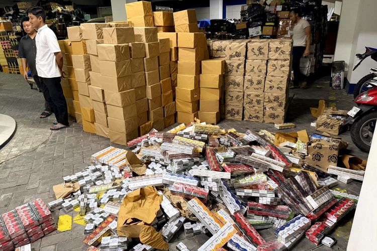 936.000 Batang Rokok Ilegal Disita, Polisi Lakukan Penyerahan ke Bea Cukai Madura
