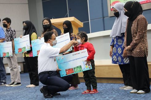 Warga Gunakan Uang Bantuan dari Kartu Peduli Anak dan Remaja untuk Biaya Pendidikan