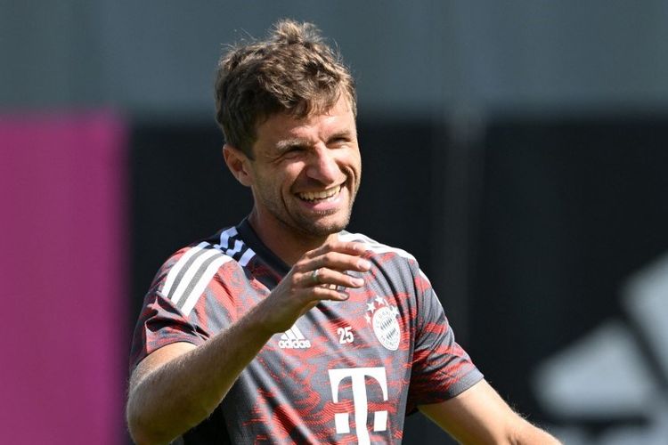 Penyerang Bayern Muenchen, Thomas Mueller, selama sesi latihan di Munich, Jerman selatan, pada 6 September 2022, menjelang laga Grup C Liga Champions Inter Milan vs Bayern Munich. Terkini, Mueller sudah tak sabar menghadapi Paris Saint-Germain (PSG) di 16 besar Liga Champions 2022-2023. 