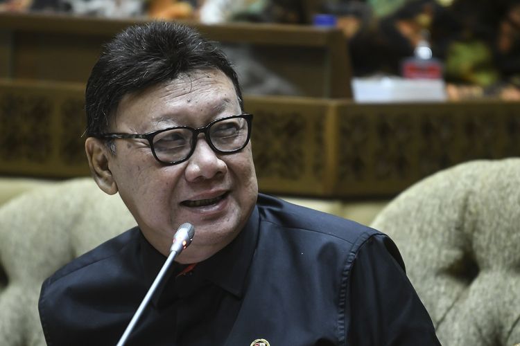 Menteri Dalam Negeri Tjahjo Kumolo mengikuti Rapat Dengar Pendapat (RDP) bersama Komisi II DPR di Kompleks Parlemen Senayan, Jakarta, Kamis (26/9/2019). Rapat tersebut membahas mengenai Evaluasi Pemilu & Persiapan Pelaksanaan Pilkada. ANTARA FOTO/Muhammad Adimaja/hp.