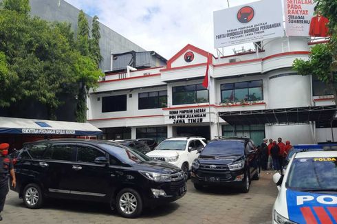 Djarot dan Risma Hadir di Kantor PDI-P Jatim Menyaksikan Pengumuman Paslon di Pilkada Surabaya