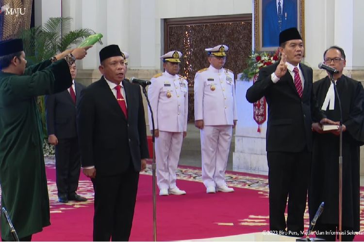 Pelantikan Laksamana Madya Irvansyah sebagai kepala Badan Keamanan Laut dan Sahat Manaor Panggabean sebagai kepala Badan Karantina Indonesia di Istana Negara, Jakarta, Rabu (13/9/2023).