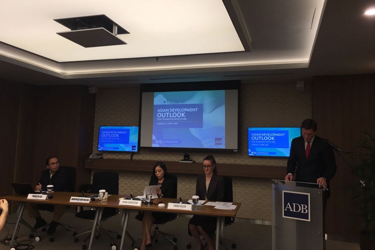 Paparan Asia Development Outlook oleh Asian Development Bank 2018 di Jakarta, Rabu (11/4/2018)