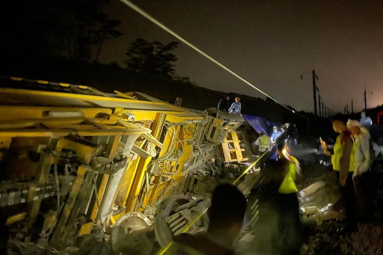 Kecelakaan Kereta Cepat di Kabupaten Bandung Barat (KBB) pada Minggu (18/12/2022).