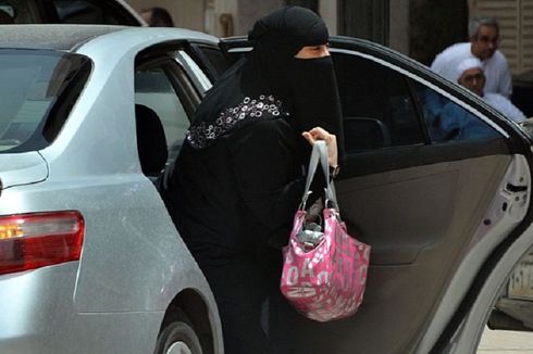 Aktivis Gerakan “Perempuan Menyetir” di Arab Saudi Ditahan Lagi