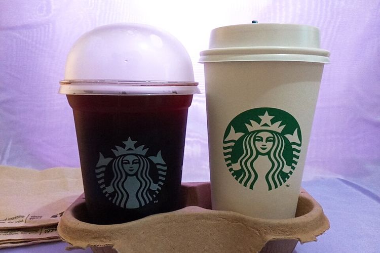 Iced Caffe Americano dan Hot Caffe Latte dalam paket Grande Morning dari Starbucks Indonesia, Kamis (7/1/2021).