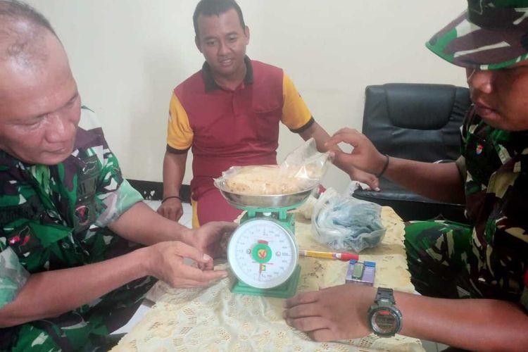 Tiga paket narkotika golongan 1 jenis Kokain kembali ditemukan di bibir pantai diwilayah Kabupaten Kepulauan Anamabas, Kepulauan Riau (Kepri).