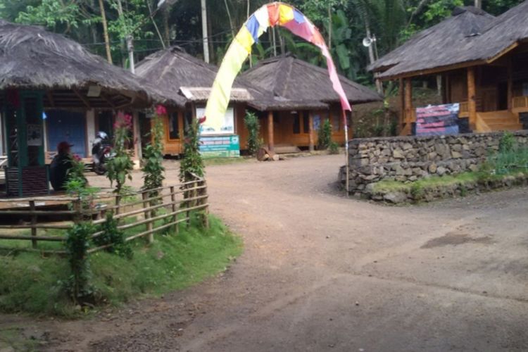 Foto-foto: Kampung Adat Kuta di Kecamatan Tambaksari, Kabupaten Ciamis, Jawa Barat, dikenal sebagai kampung token yang diresmikan PLN UID Jawa Barat pada Oktober 2024 lalu.