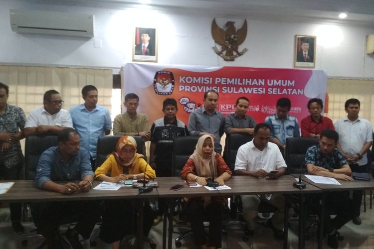 KPU Sulsel saat menggelar konferensi pers terkait jumlah TPS yang melaksanakan PSU secara serentak, Selasa (23/4/2019).