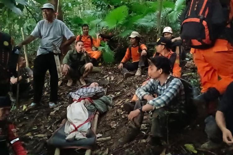 Evakuasi anggota Mapala Belantara Universitas Negeri Gorontalo (UNG) yang mengalami hipotermia dan asma saat mendaki Gunung Tilongkabila. Evakuasi ini dilakukan oleh tim gabungan.