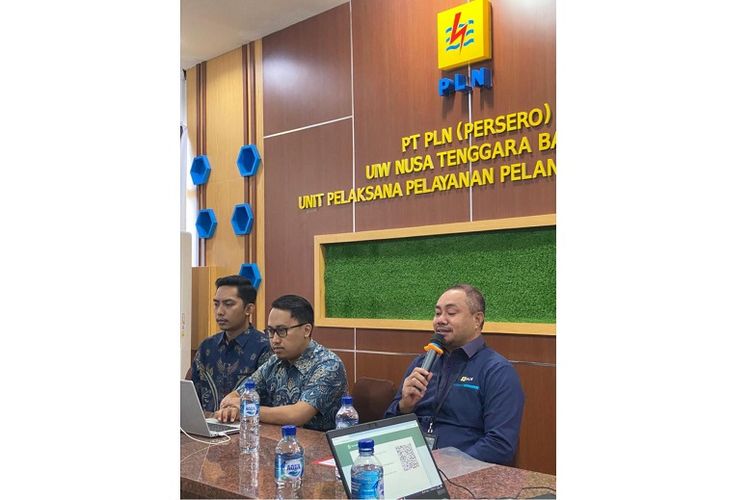 Manager PLN UP3 Sumbawa Gamal Rizal Kambey. 