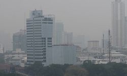 Asap Karhutla RI Capai Filipina, Kualitas Udara Sejumlah Kota Jadi Sangat Tak Sehat
