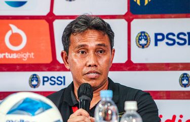 Pelatih timnas U16 Indonesia, Bima Sakti, usai laga Indonesia vs Vietnam di Stadion Maguwoharjo, Sleman, Sabtu (6/8/2022) malam WIB.