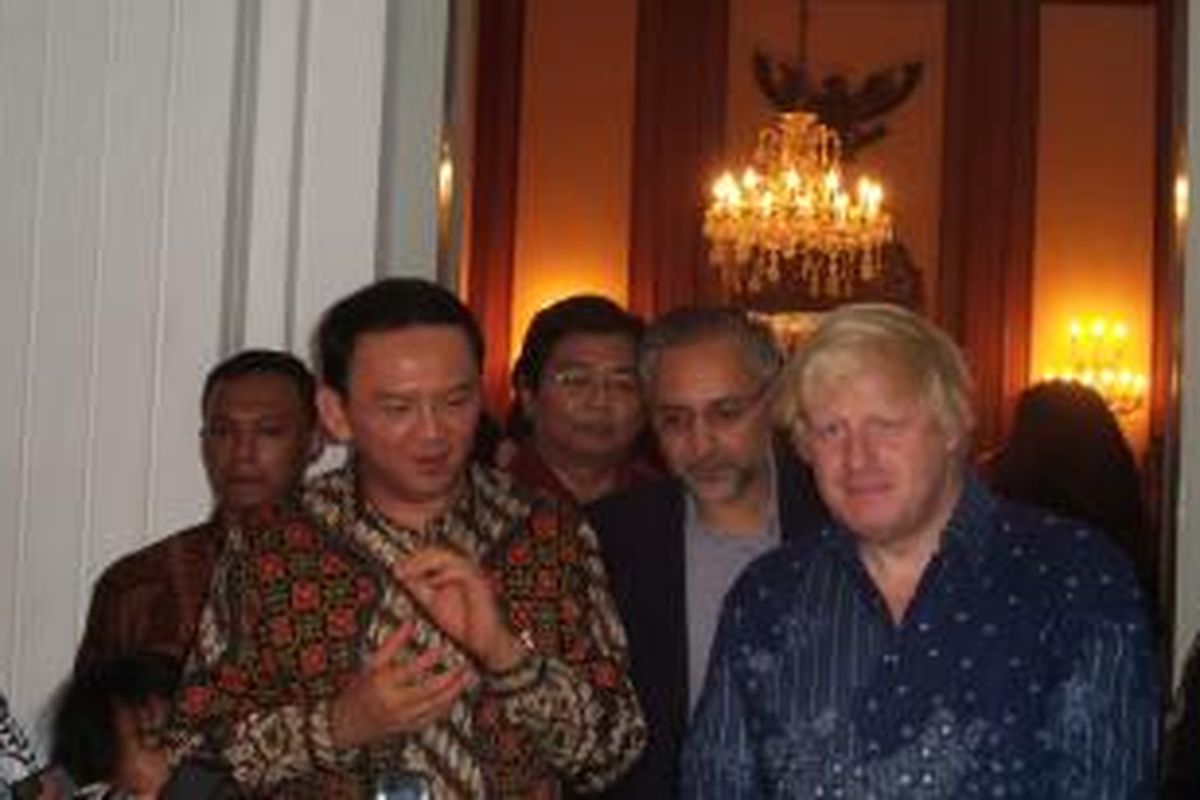 Gubernur DKI Jakarta Basuki Tjahaja Purnama (kiri) menerima Wali Kota London Boris Johnson di rumah dinas gubernur, Jalan Taman Suropati 7, Menteng, Jakarta Pusat, Sabtu (29/11/2014).