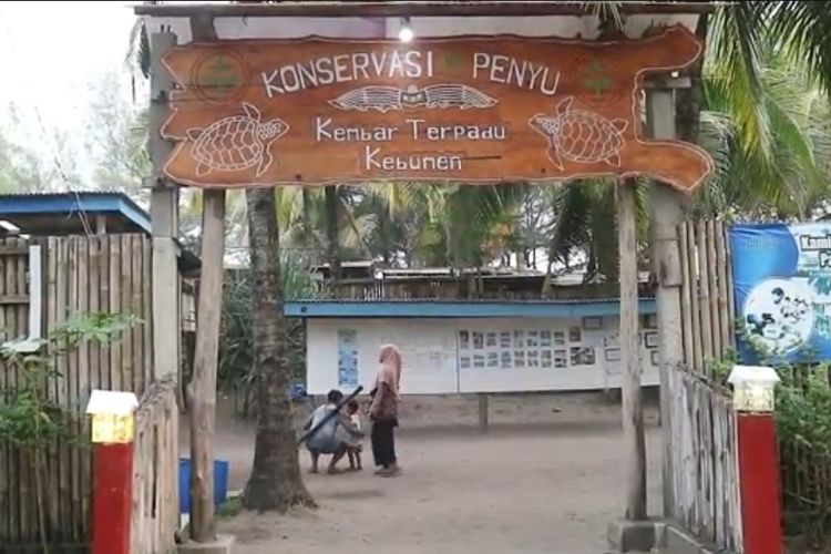 Pantai Kembar Terpadu, yang selain menawarkan keindahan alam, disini pengunjung bisa belajar tentang Konservasi Penyu. Pantai ini terletak di Desa Tambakmulyo Kecamatan Puring Kebumen Jawa Tengah. 