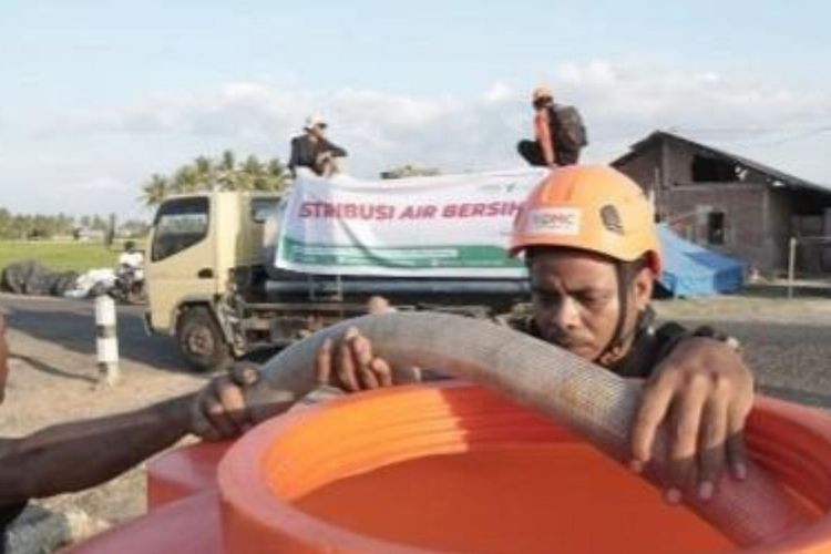 Penyintas Gempa NTT Hadapi Kekeringan, Dompet Dhuafa Salurkan Air Bersih