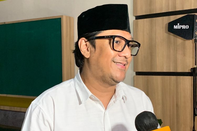 Komedian Andre Taulany saat ditemui usai konferensi pers Berkah Ramadhan 1443 H di TRANS7 di kawasan Tendean, Jakarta Selatan, Jumat (1/4/2022).